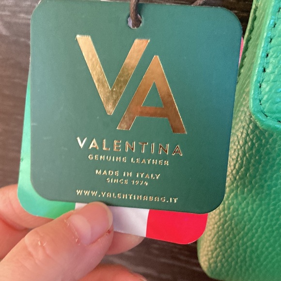 NWT Valentina Kelly Green Italian Pebbled Leather Xbody Sm Bag Gold Chain Strap - Picture 8 of 13